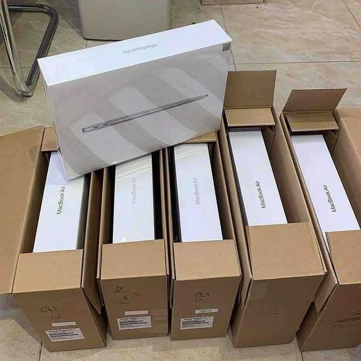 9705 MacBook Air 13.6″ (M2/8GB/256GB)