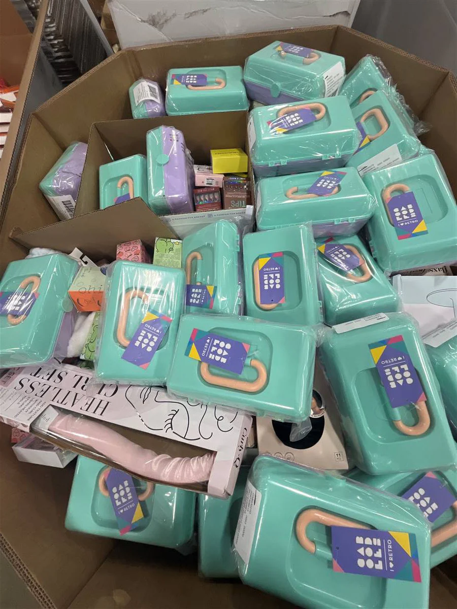 G51777-2_0a644f40-6775-4e7a-b974-23c06234edbc Assorted Cosmetics Retail