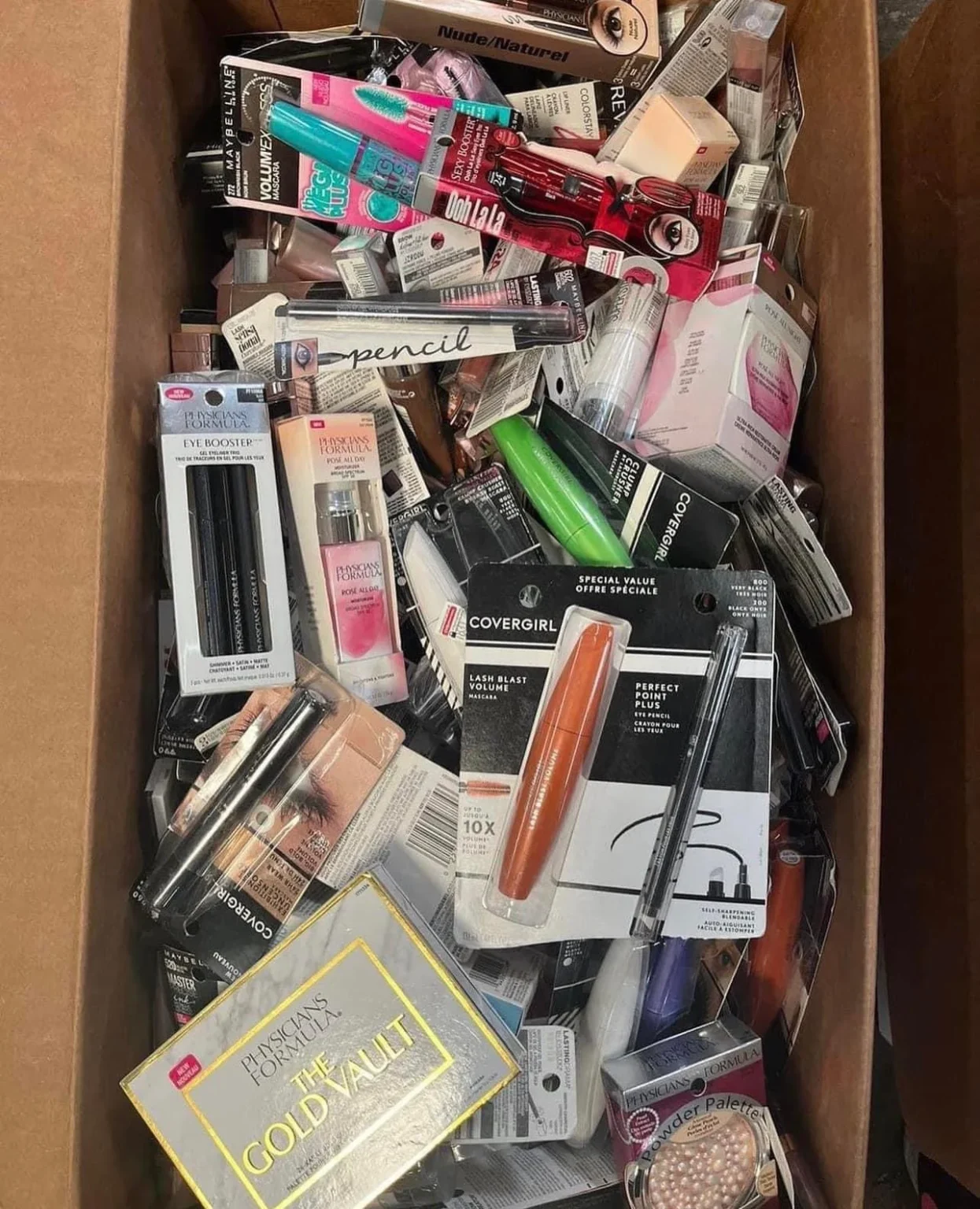 Wholesale Mixed Cosmetic Pallet – 800 to 1000 Assorted Beauty Items